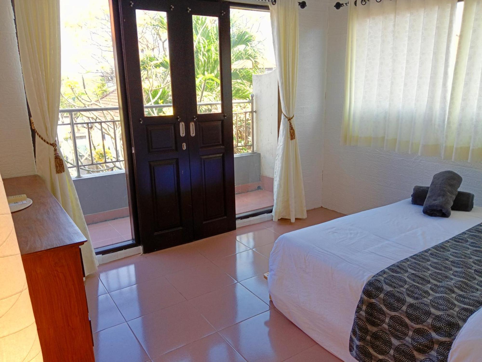 Mama Mega Homestay Pesanggaran Экстерьер фото