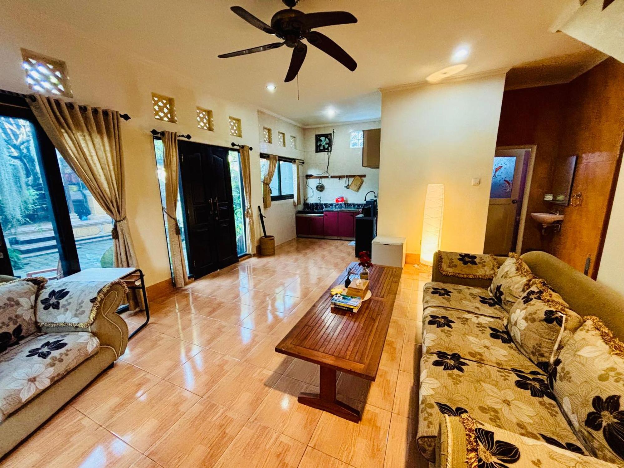 Mama Mega Homestay Pesanggaran Экстерьер фото
