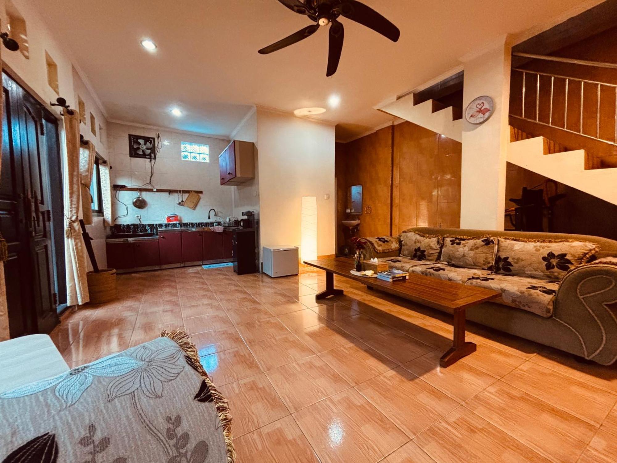 Mama Mega Homestay Pesanggaran Экстерьер фото