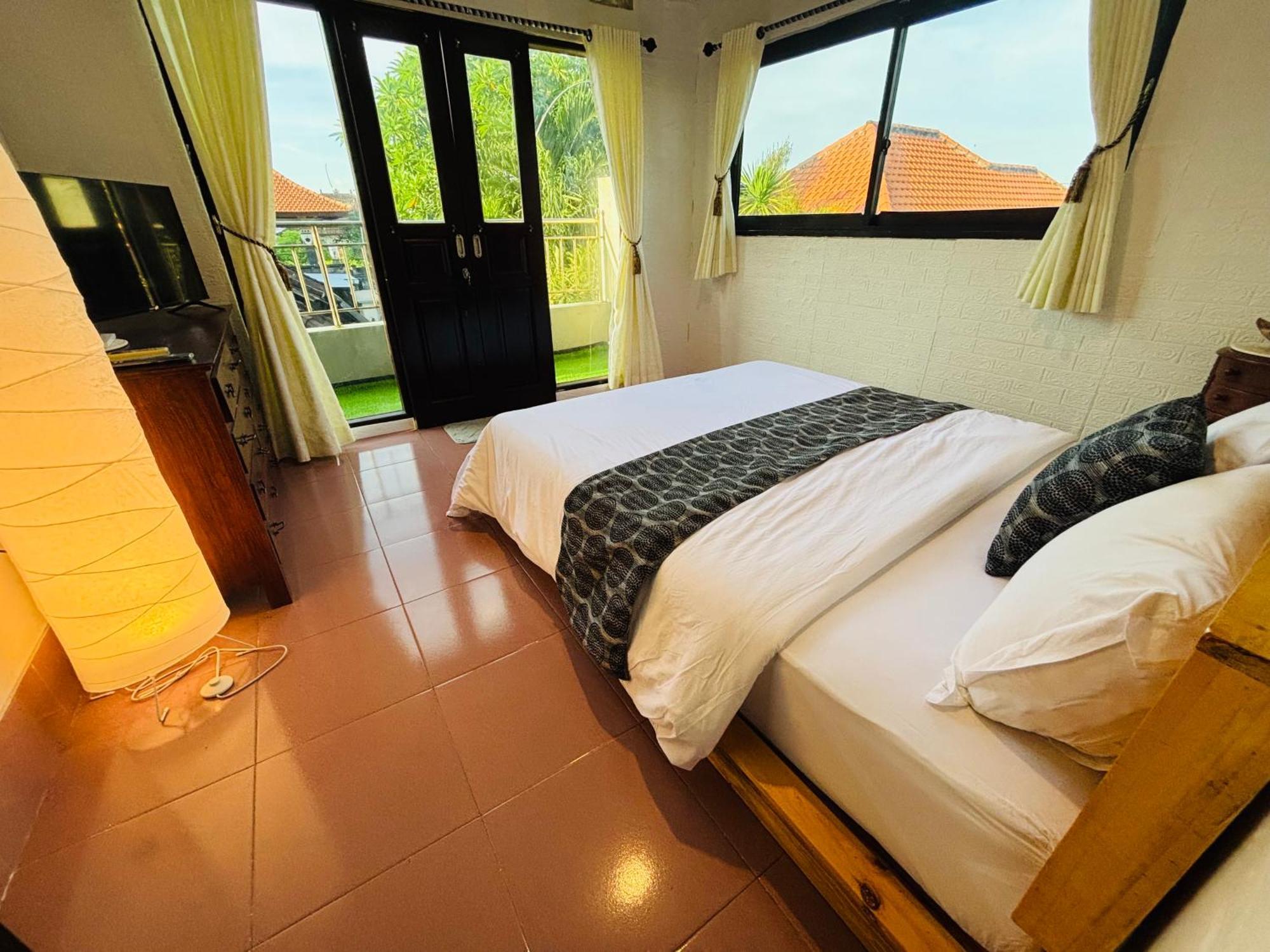 Mama Mega Homestay Pesanggaran Экстерьер фото