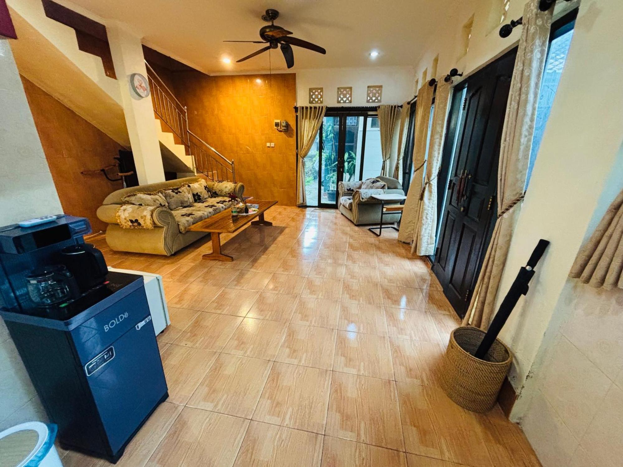 Mama Mega Homestay Pesanggaran Экстерьер фото